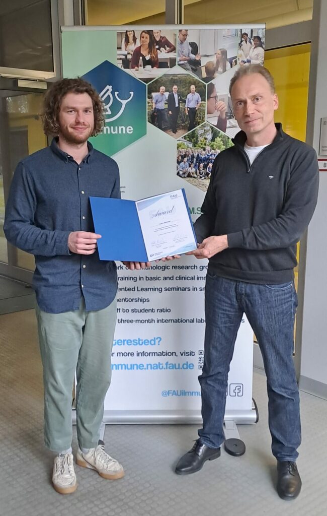 Lukas Hatscher receives the Masters Prize certificate from Prof. Nimmerjahn 